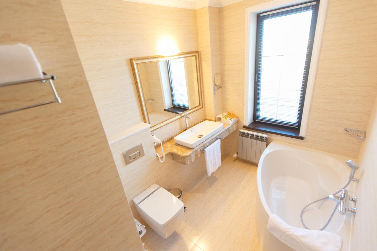 Sultan Palace Hotel Atyraū Eksteriør bilde Bathroom