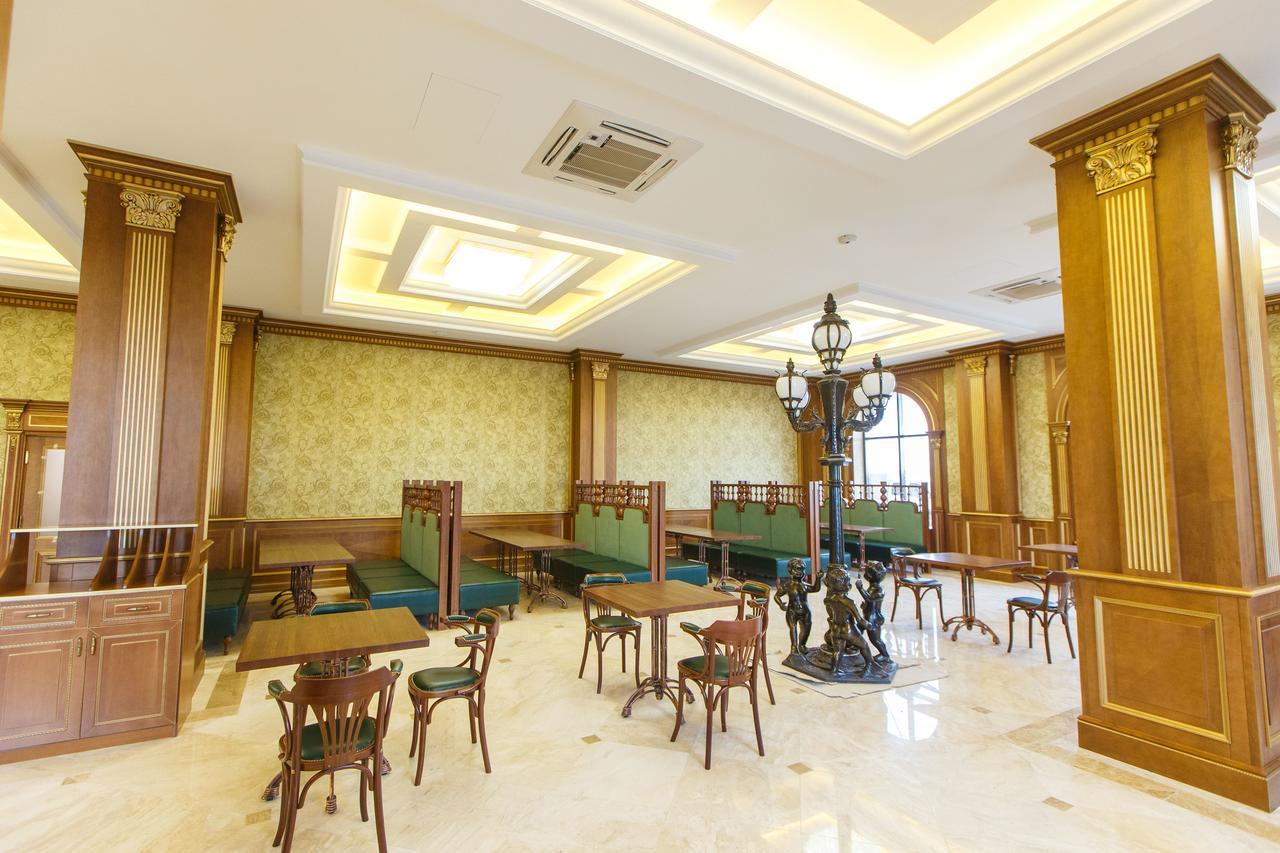 Sultan Palace Hotel Atyraū Eksteriør bilde The interior of the restaurant