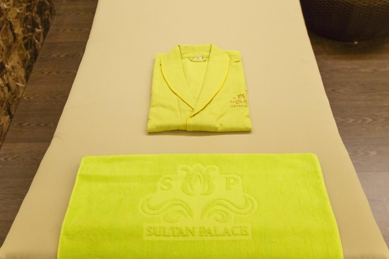 Sultan Palace Hotel Atyraū Eksteriør bilde A bathrobe and towel