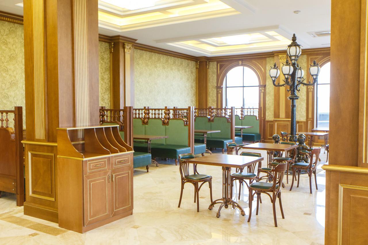 Sultan Palace Hotel Atyraū Eksteriør bilde The interior of the restaurant