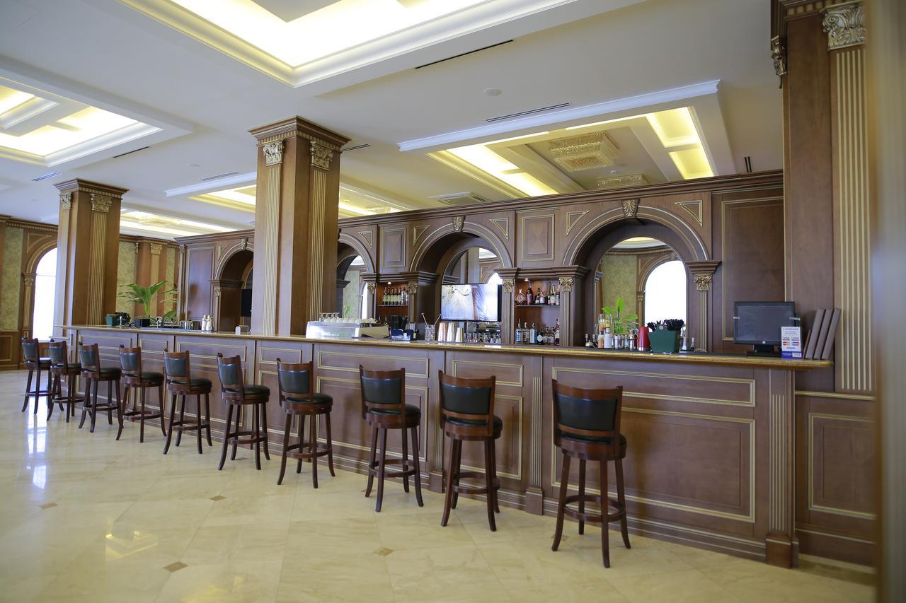 Sultan Palace Hotel Atyraū Eksteriør bilde The bar at the hotel